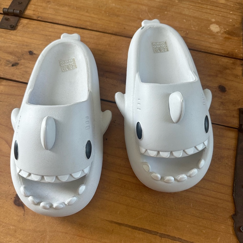 Women’s Shark Design White Shoes